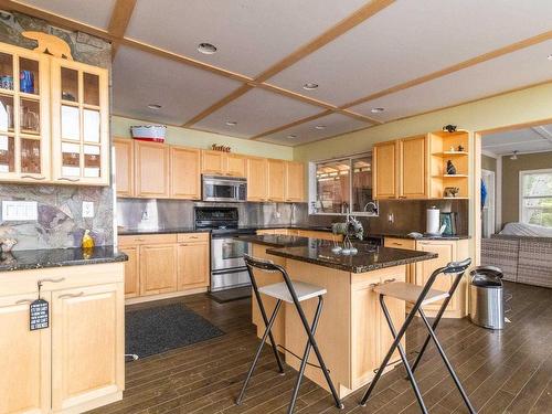 110 N Poplar Bay Road North, S Of Keewatin, ON - Indoor Photo Showing Kitchen