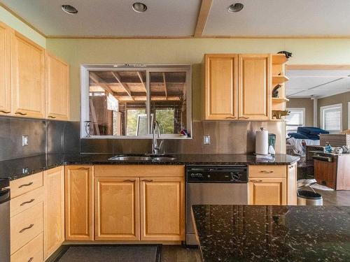 110 N Poplar Bay Road North, S Of Keewatin, ON - Indoor Photo Showing Kitchen