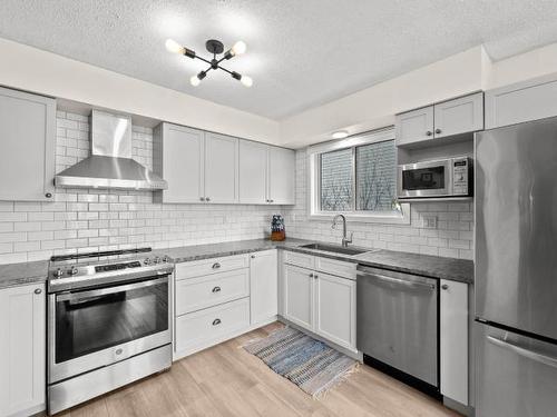 6069 Pringle Road, Kamloops, BC - Indoor Photo Showing Kitchen With Upgraded Kitchen