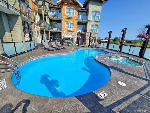 316D-1730 Riverside Lane, Courtenay, BC - Outdoor With In Ground Pool