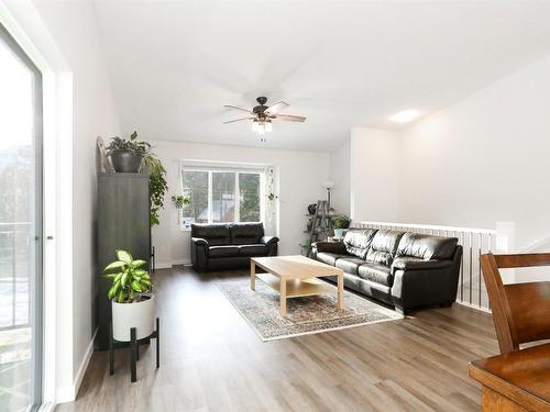 7105 Dunwaters Road, Kelowna, BC - Indoor Photo Showing Living Room