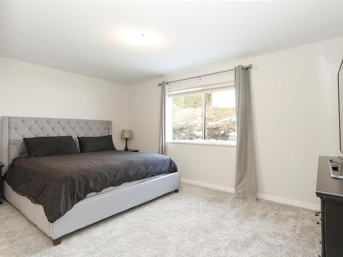 7105 Dunwaters Road, Kelowna, BC - Indoor Photo Showing Bedroom