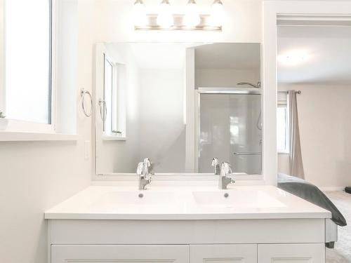 7105 Dunwaters Road, Kelowna, BC - Indoor Photo Showing Bathroom