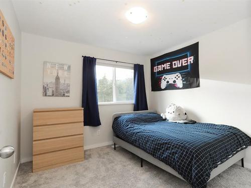 7105 Dunwaters Road, Kelowna, BC - Indoor Photo Showing Bedroom