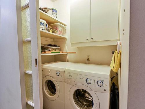 Salle de lavage - 404-20 Av. Du Rhône, Saint-Lambert, QC - Indoor Photo Showing Laundry Room