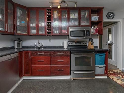 3154 Wascana St, Saanich, BC - Indoor Photo Showing Kitchen
