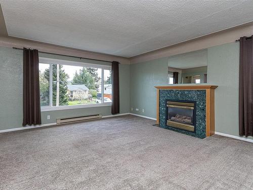 3154 Wascana St, Saanich, BC - Indoor Photo Showing Living Room With Fireplace