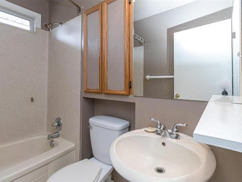3154 Wascana St, Saanich, BC - Indoor Photo Showing Bathroom