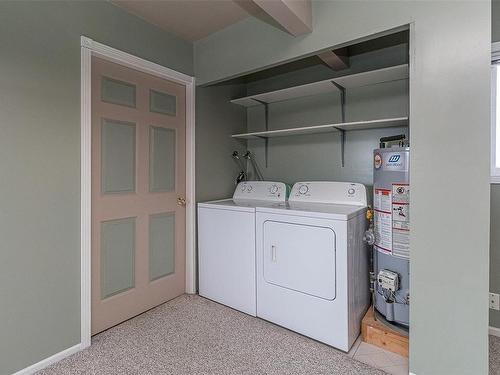 3154 Wascana St, Saanich, BC - Indoor Photo Showing Laundry Room
