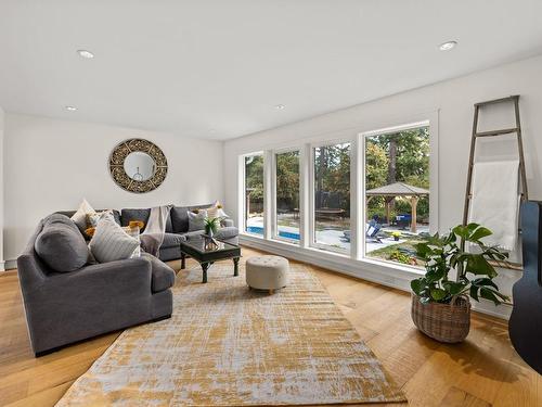 4821 Elk Rd, Saanich, BC - Indoor Photo Showing Dining Room