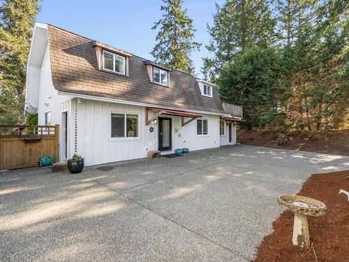 4821 Elk Rd, Saanich, BC - Outdoor With Deck Patio Veranda With Facade