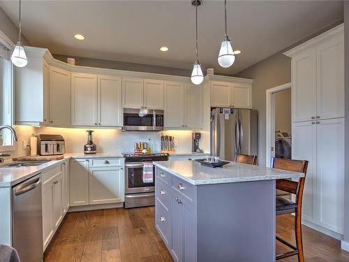 94 Beech Cres, Lake Cowichan, BC - Indoor Photo Showing Kitchen With Upgraded Kitchen