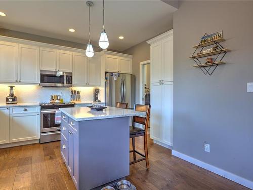 94 Beech Cres, Lake Cowichan, BC - Indoor Photo Showing Kitchen With Upgraded Kitchen