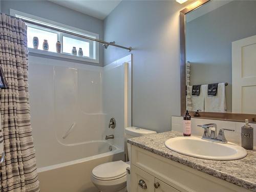94 Beech Cres, Lake Cowichan, BC - Indoor Photo Showing Bathroom