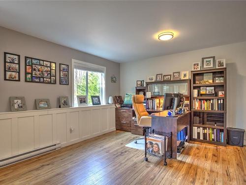 94 Beech Cres, Lake Cowichan, BC - Indoor Photo Showing Office