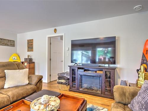 94 Beech Cres, Lake Cowichan, BC - Indoor Photo Showing Living Room With Fireplace