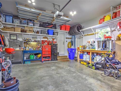 94 Beech Cres, Lake Cowichan, BC - Indoor Photo Showing Garage