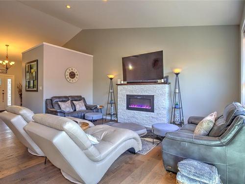 94 Beech Cres, Lake Cowichan, BC - Indoor Photo Showing Living Room With Fireplace