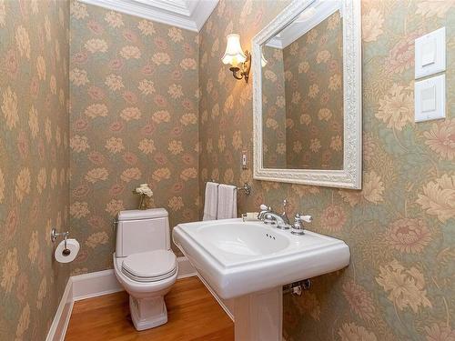 50 Sylvan Lane, Oak Bay, BC - Indoor Photo Showing Bathroom