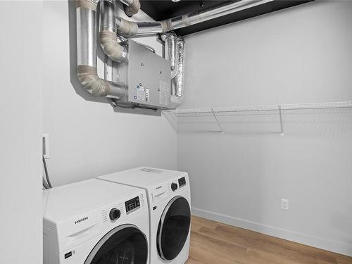 407-164 Alberni Hwy North, Parksville, BC - Indoor Photo Showing Laundry Room