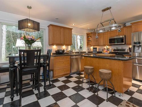788 Parkheights Dr, Sooke, BC - Indoor Photo Showing Kitchen