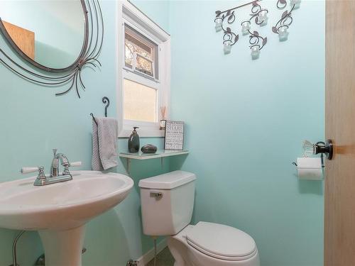 8410 Alec Rd, Central Saanich, BC - Indoor Photo Showing Bathroom