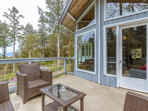 8410 Alec Rd, Central Saanich, BC - Outdoor With Deck Patio Veranda With Exterior
