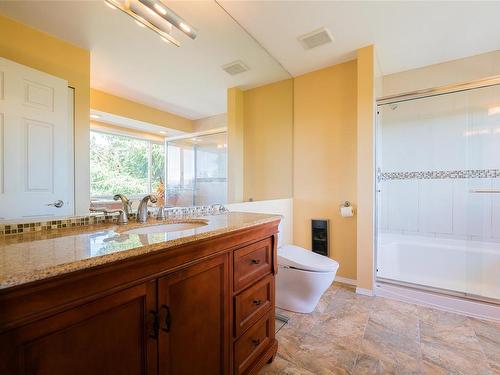 8170 Southwind Dr, Lantzville, BC - Indoor Photo Showing Bathroom