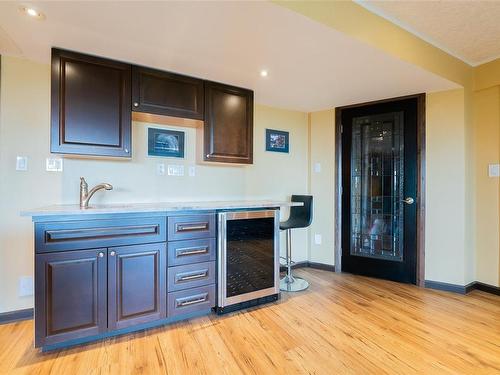 8170 Southwind Dr, Lantzville, BC - Indoor Photo Showing Kitchen