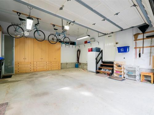 8170 Southwind Dr, Lantzville, BC - Indoor Photo Showing Garage