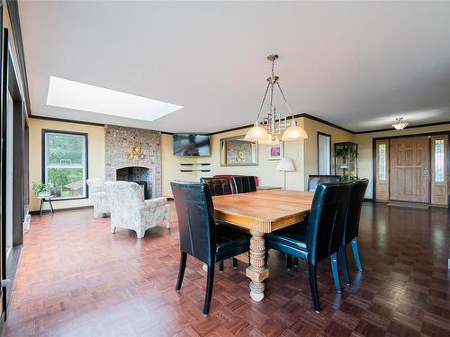 8170 Southwind Dr, Lantzville, BC - Indoor Photo Showing Dining Room