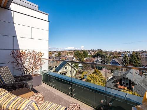 403-986 Heywood Ave, Victoria, BC - Outdoor With Exterior