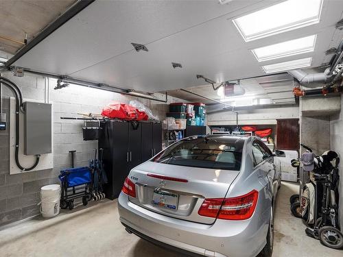 403-986 Heywood Ave, Victoria, BC - Indoor Photo Showing Garage
