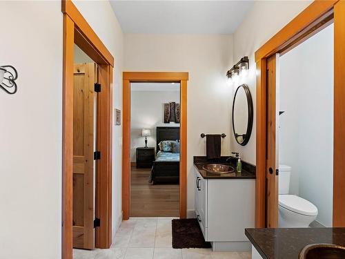 416 Grovehill Rd, Qualicum Beach, BC - Indoor Photo Showing Bathroom