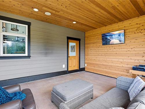 416 Grovehill Rd, Qualicum Beach, BC - Outdoor With Deck Patio Veranda With Exterior