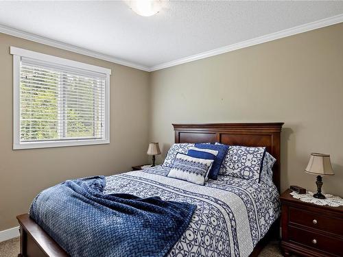416 Grovehill Rd, Qualicum Beach, BC - Indoor Photo Showing Bedroom