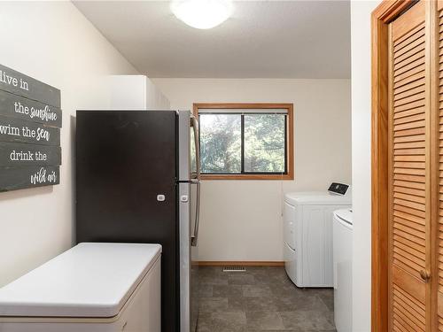 1397 Kingsview Rd, Duncan, BC - Indoor Photo Showing Laundry Room