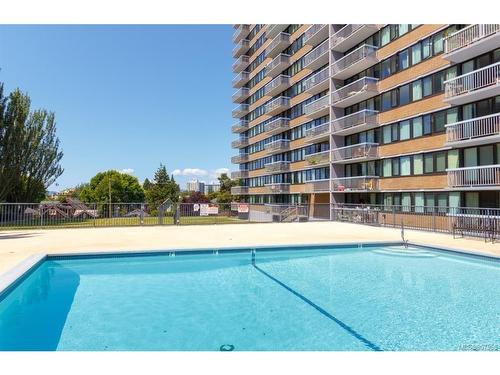 909-647 Michigan St, Victoria, BC - Outdoor With In Ground Pool