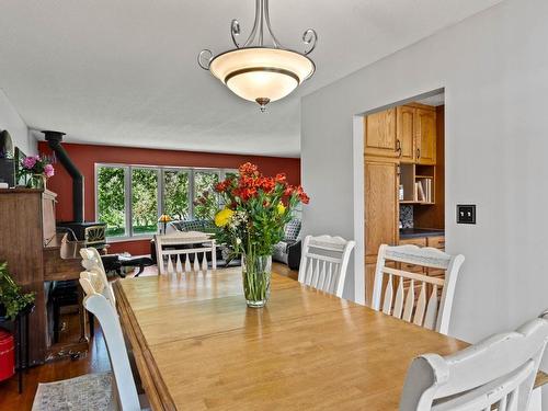 2828 Long Lake Road, Kamloops, BC - Indoor Photo Showing Kitchen