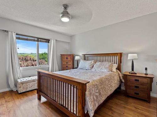 2828 Long Lake Road, Kamloops, BC - Indoor Photo Showing Bedroom