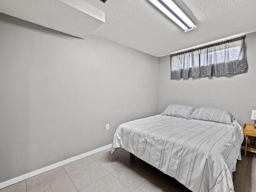 2828 Long Lake Road, Kamloops, BC - Indoor Photo Showing Bedroom