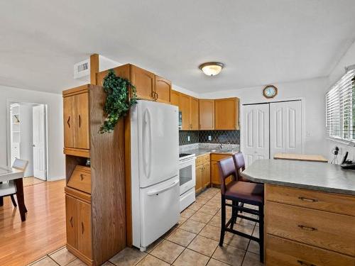 2828 Long Lake Road, Kamloops, BC - Indoor Photo Showing Kitchen