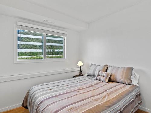 2828 Long Lake Road, Kamloops, BC - Indoor Photo Showing Bedroom