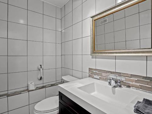 2828 Long Lake Road, Kamloops, BC - Indoor Photo Showing Bathroom