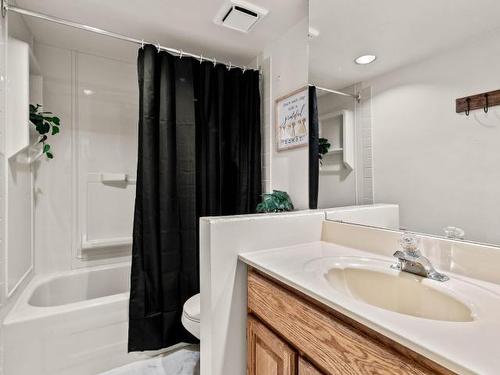2101 Garymede Drive, Kamloops, BC - Indoor Photo Showing Bathroom