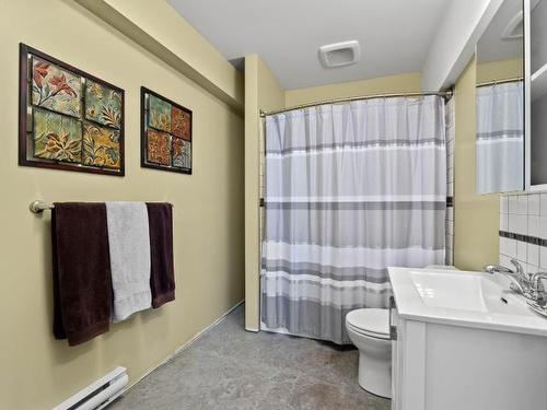 3461 Red Lake Drive, Kamloops, BC - Indoor Photo Showing Bathroom
