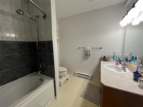 118-3315 Wilson Street, Penticton, BC - Indoor Photo Showing Bathroom
