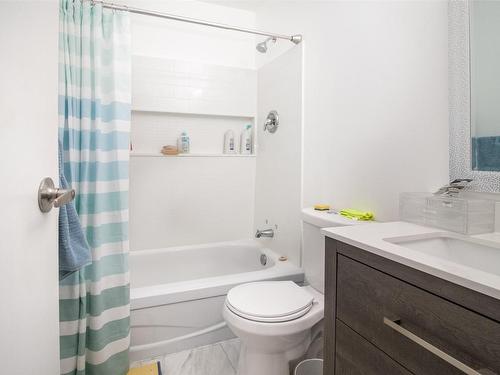 316-395 Franklyn Road, Kelowna, BC - Indoor Photo Showing Bathroom