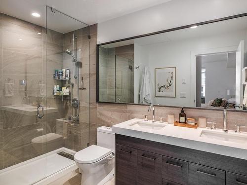 411-1181 Sunset Drive, Kelowna, BC - Indoor Photo Showing Bathroom