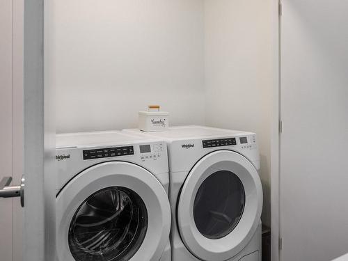 411-1181 Sunset Drive, Kelowna, BC - Indoor Photo Showing Laundry Room